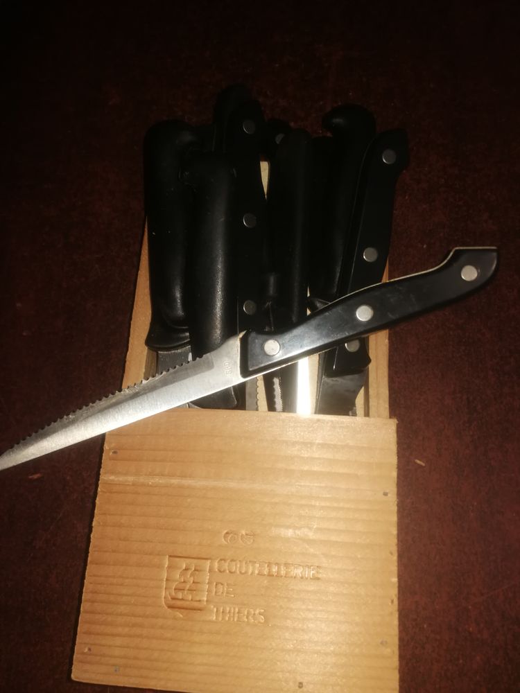 12 couteaux � steak 8 Le Creusot (71)