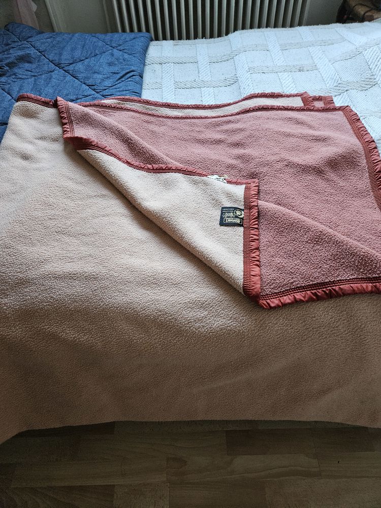 Couv.Damart Thermol.240x260 av petit d�faut 25 Villars (42)