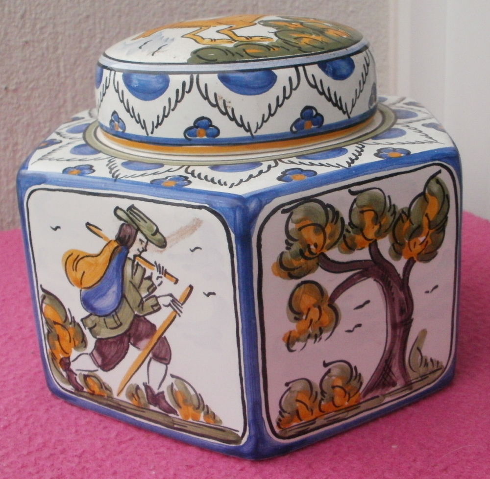 Pot couvert / Bonbonni�re / Sucrier � 6 faces, en porcelaine 18 Montauban (82)