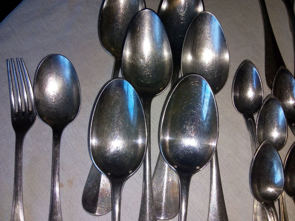 Lot couverts m�tal argent� 45 Vic-le-Comte (63)