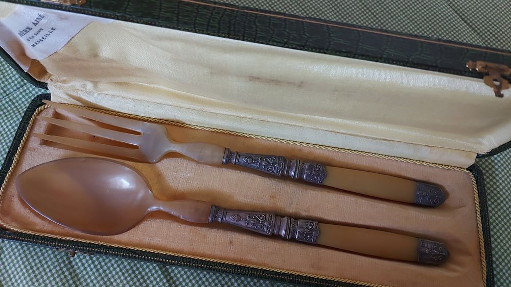 Couverts � servir anciens 40 Hy�res (83)