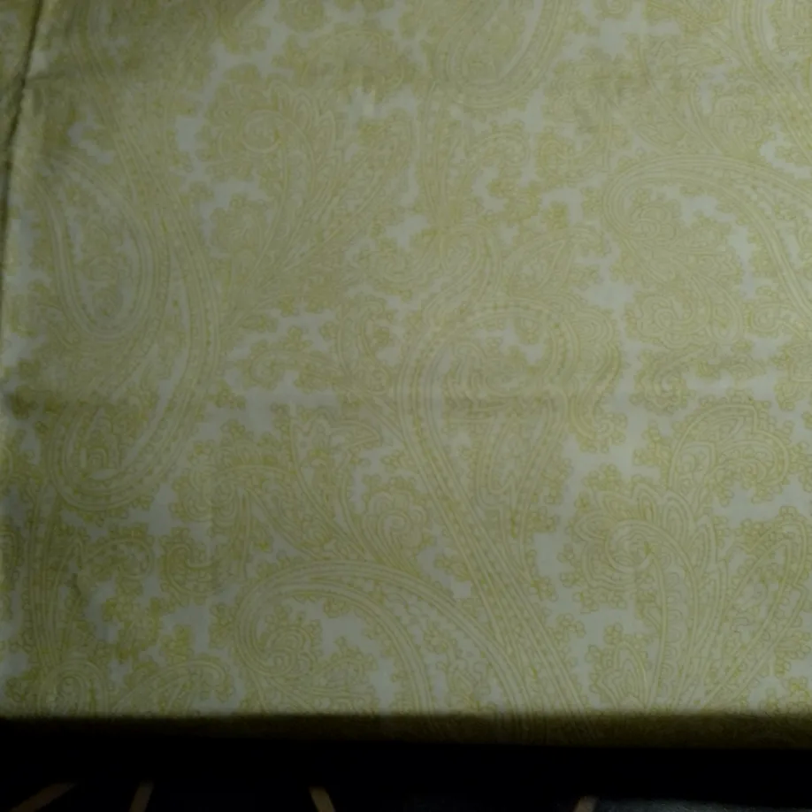 Couverture b�b� r�alis�e � la main ?? 0 Paris (75)