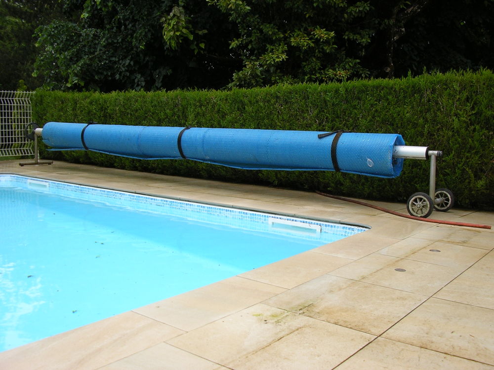  Couverture � bulles pour piscine 10 X 5 m et son enrouleur 0 Pessac (33)