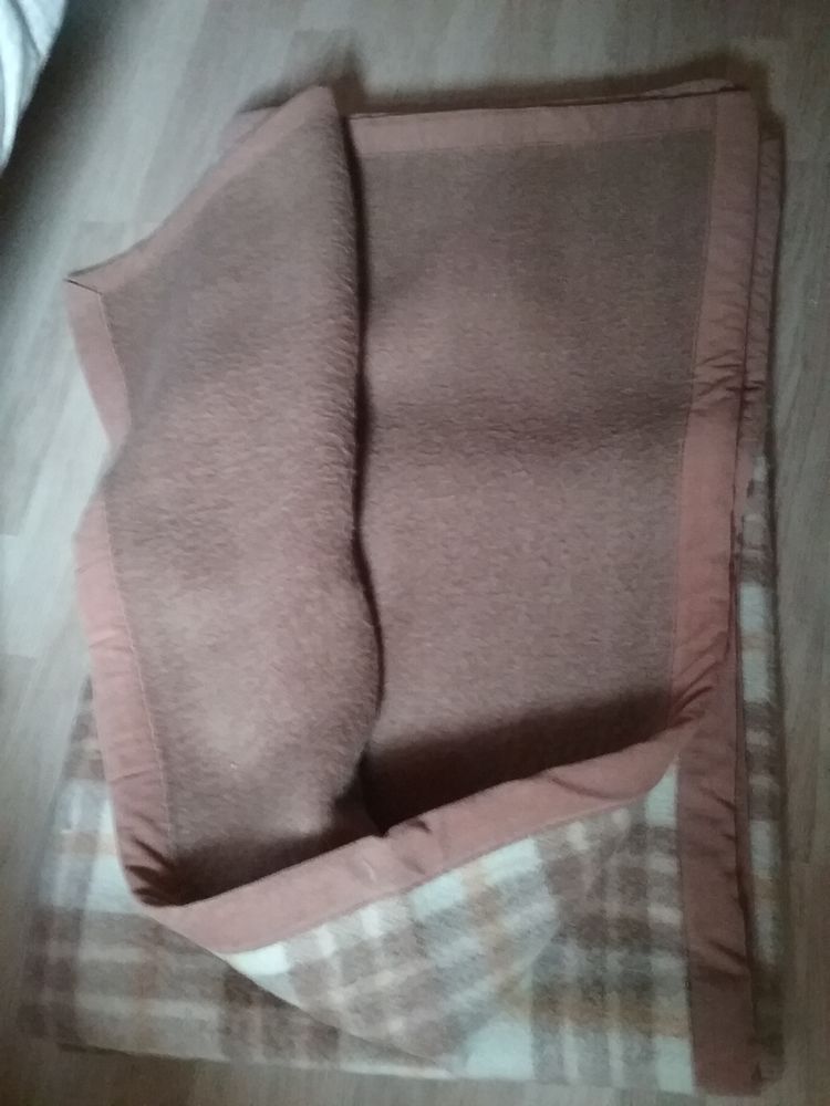 Couverture en laine 15 Cournon-d'Auvergne (63)