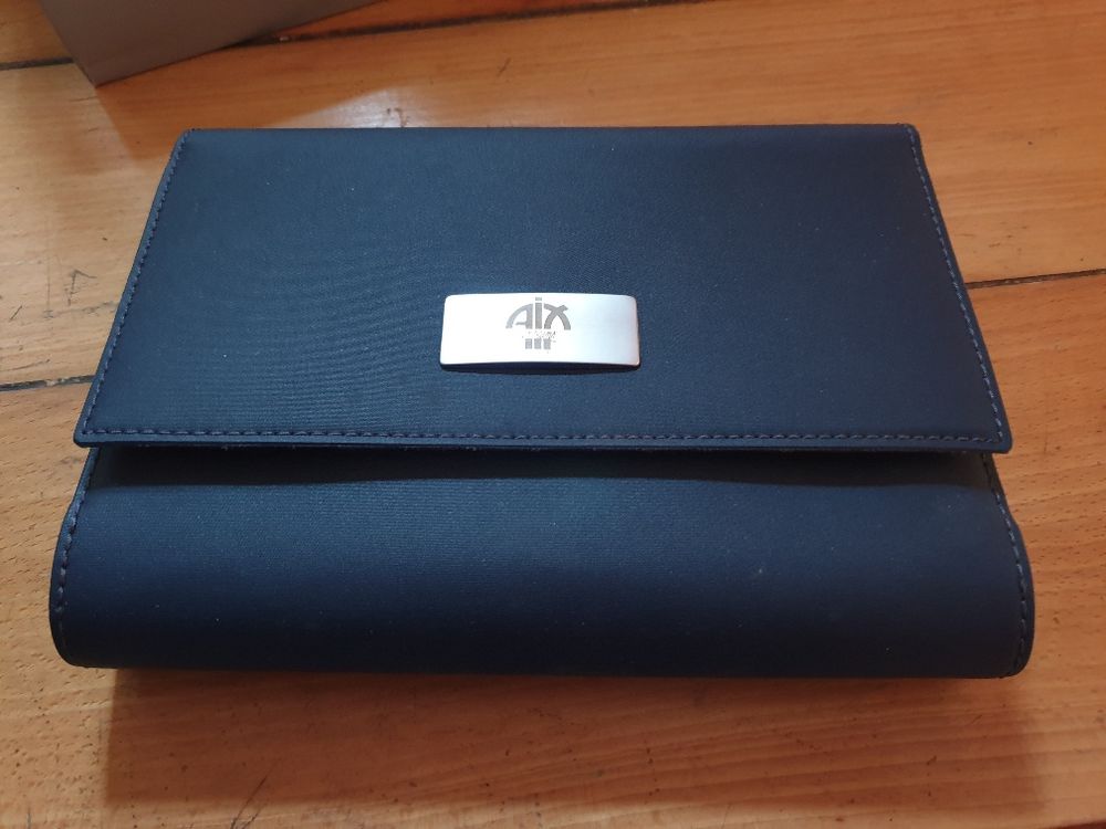 Couverture noire avec Agenda 2001 et le sigle Aix-les-Bains 10 Mouxy (73)