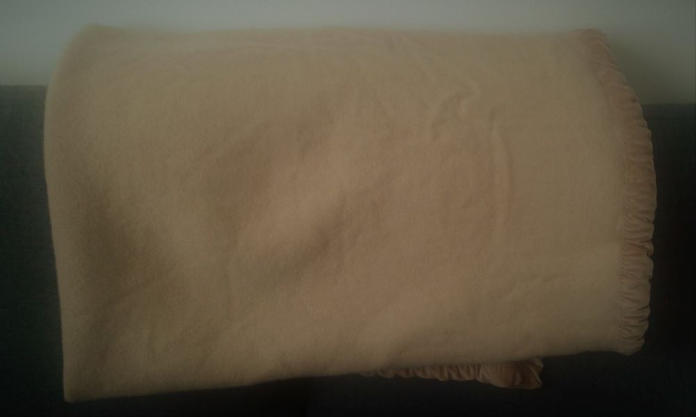 Couverture 1 personne beige 12 Saint-Herblain (44)