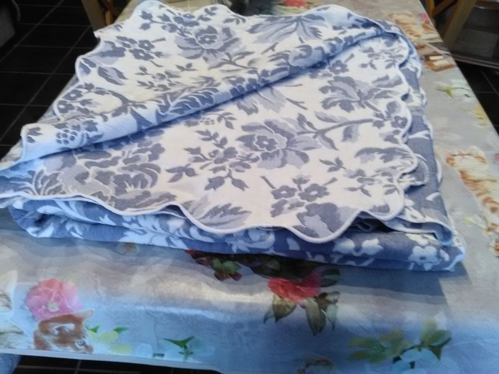 COUVRE LIT COTON POLYESTER POUR LIT 2 PERSONNES 35 Saint-Quentin (02)