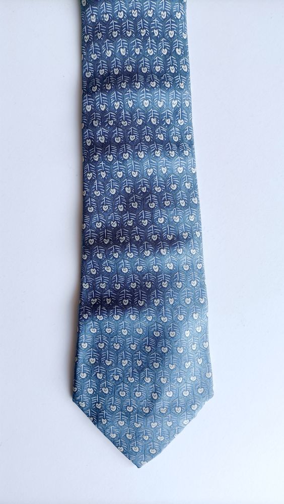 Cravate Herm�s en soie 50 Saint-Rapha�l (83)