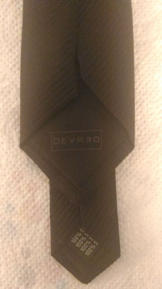 Cravate homme unie noire  avec rayures noires de chez DEVRED 10 Savigny-sur-Orge (91)