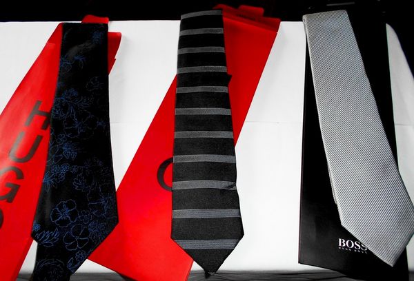 cravate de marque Hugo Boss 100% soie (l'unité) 45 Monflanquin (47)