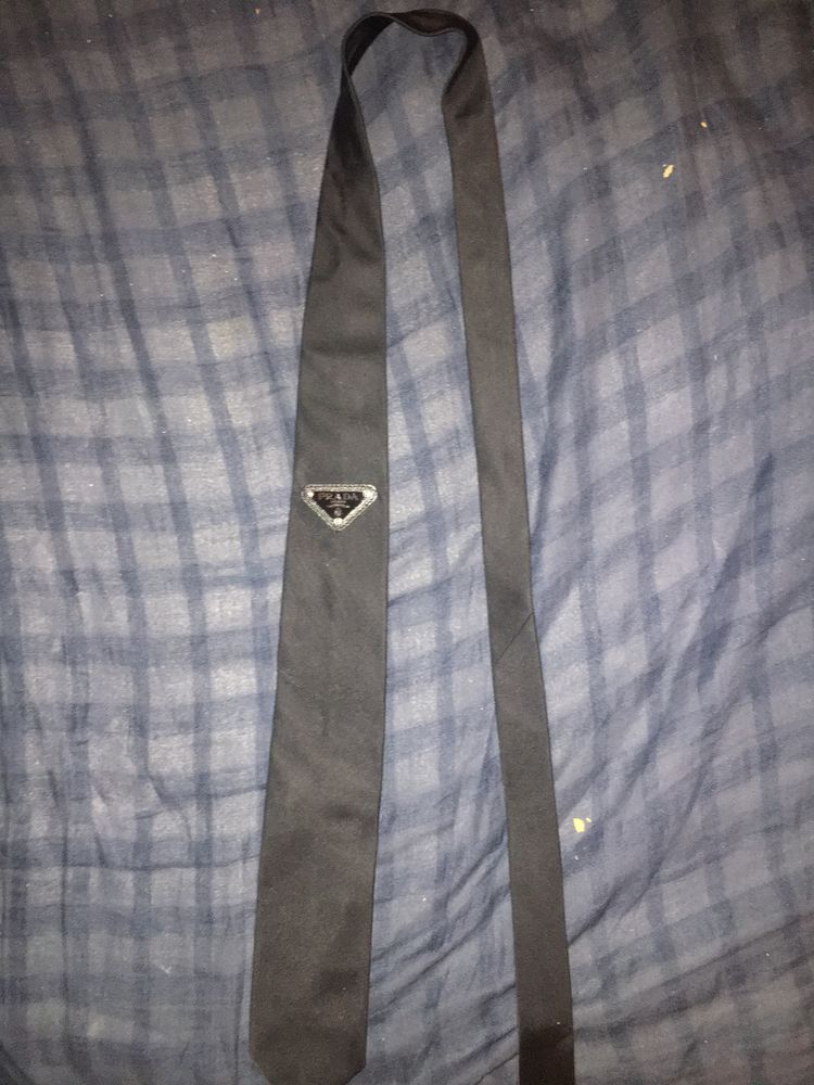 Cravate prada quasi neuf 100 Marseille 1 (13)