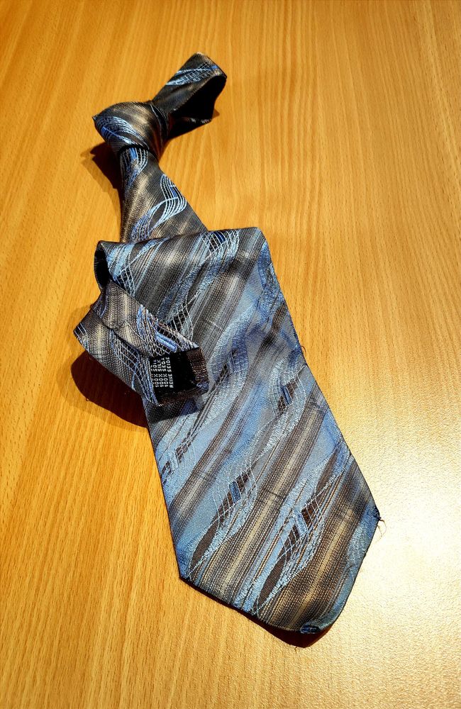 Cravate 100 % Soie Marron - Marque V�tements Charles 3 Chazelles-sur-Lyon (42)