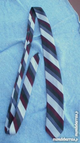 CRAVATE Tergal coloris gris et bordeaux 2 Montauban (82)