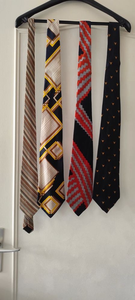 Cravates Soie Pierre CARDIN - Lot de 4 30 Lagny-sur-Marne (77)