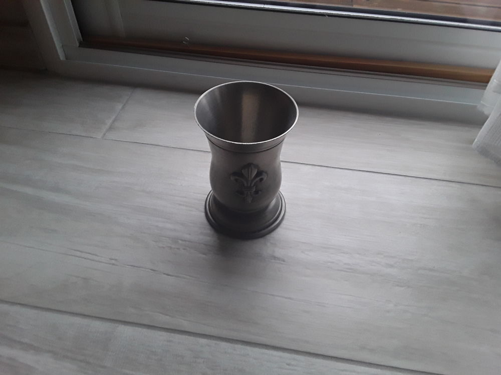 Pot  �  crayon en etain tbe 3 Lannion (22)