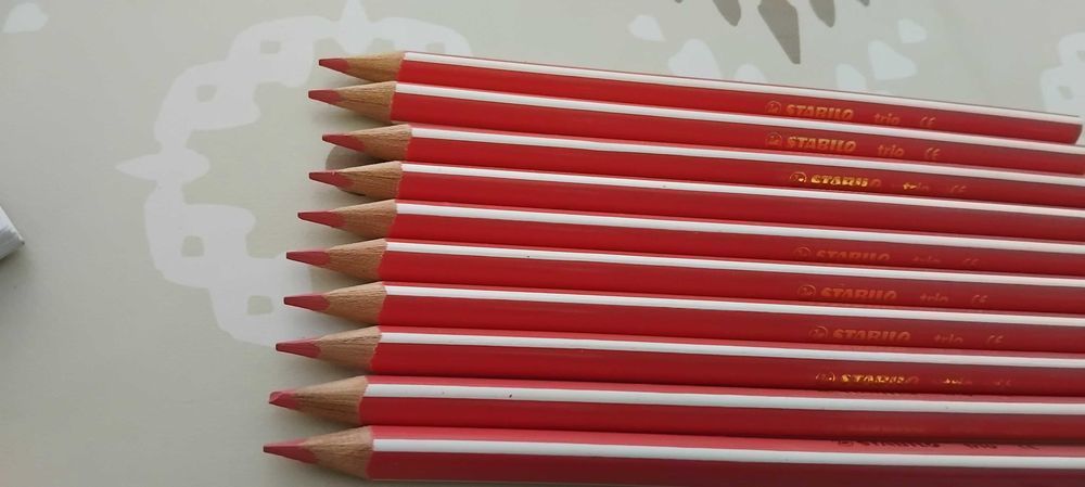 lot crayons couleurs roses STABILO+lot pastels SPIDERMAN+1trousse CARS 10 B�gles (33)