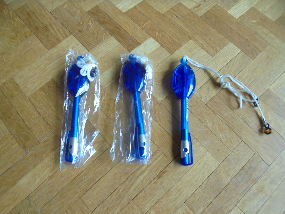 Crayons tour de cou bleus (28c) 3 Tours (37)