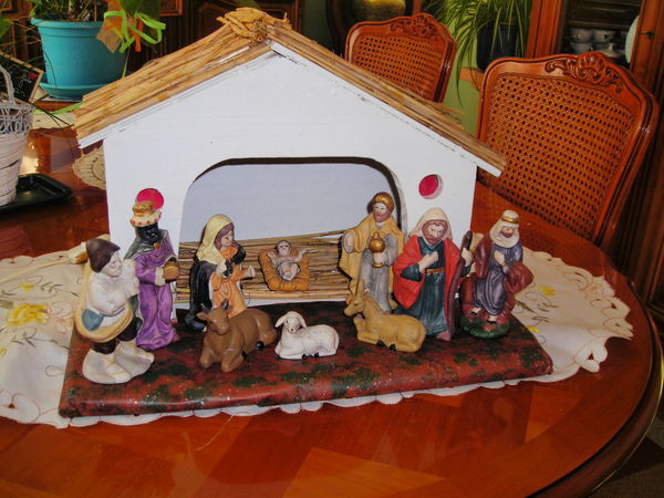 creche de no�l avec 11 santons 20 Aubin-Saint-Vaast (62)