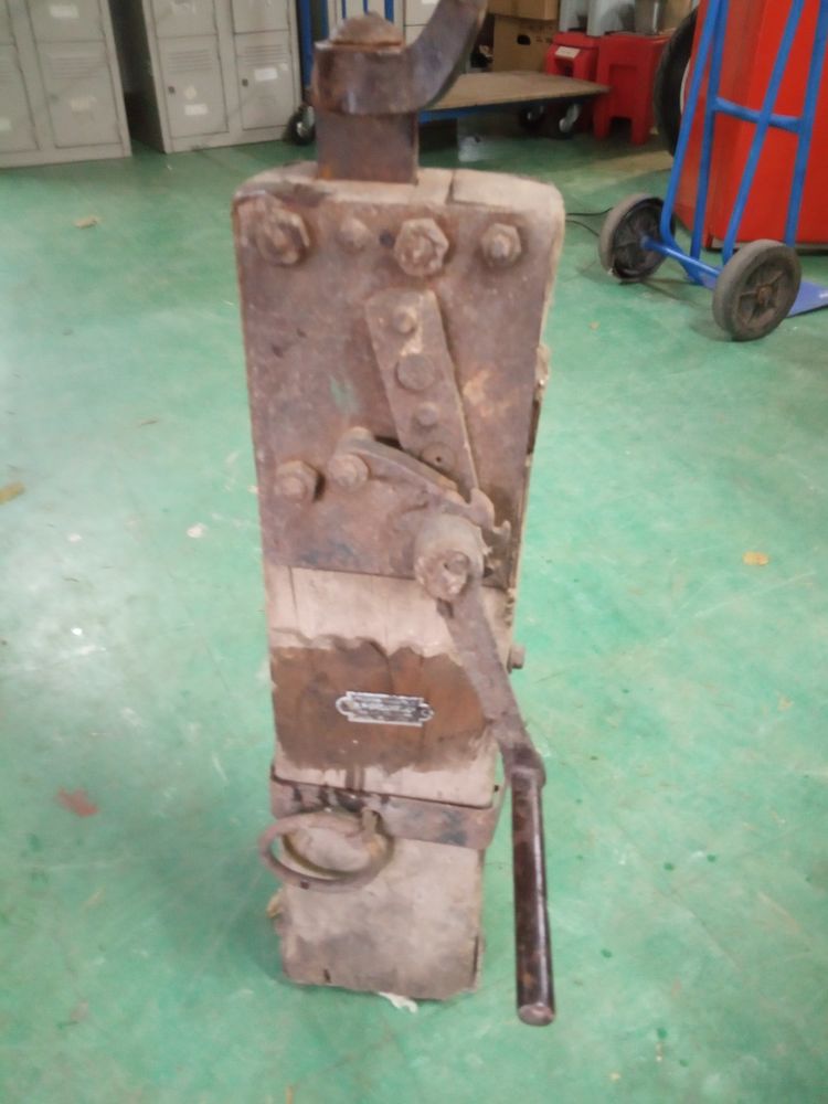 Cric forestier de 20kg 100 Le Creusot (71)