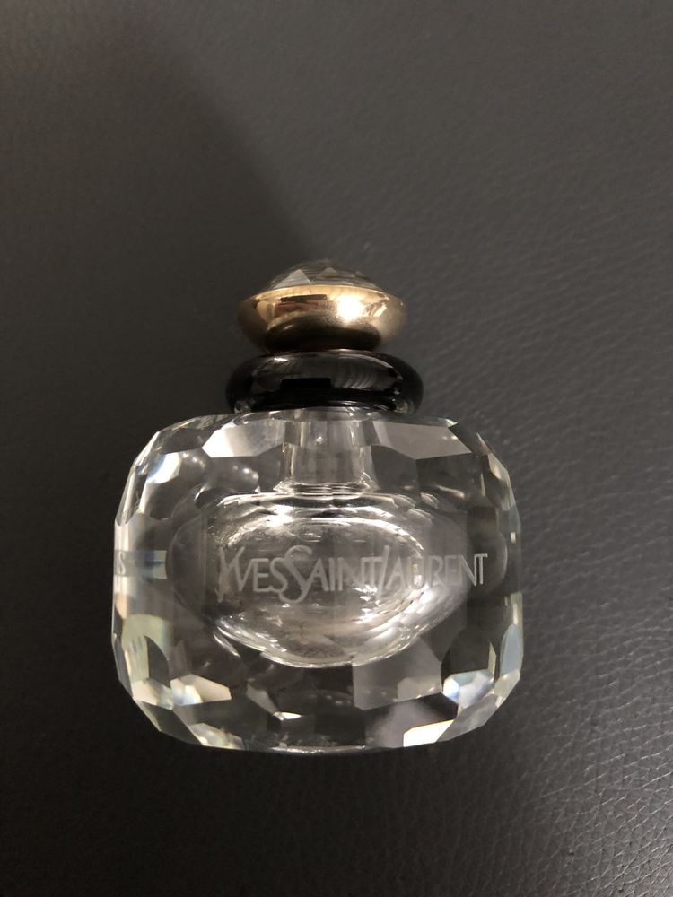 cristal de Swarovski: flacon de parfum PARIS d?Yves St Laurent num�rot�es num�rot� 180 Les Brouzils (85)