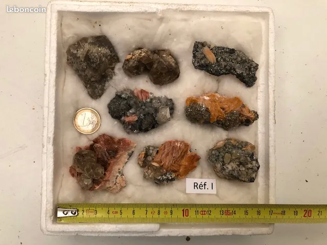 Cristaux de C�rusite et d'Angl�site lot de min�raux 110 Saint-M�dard (16)