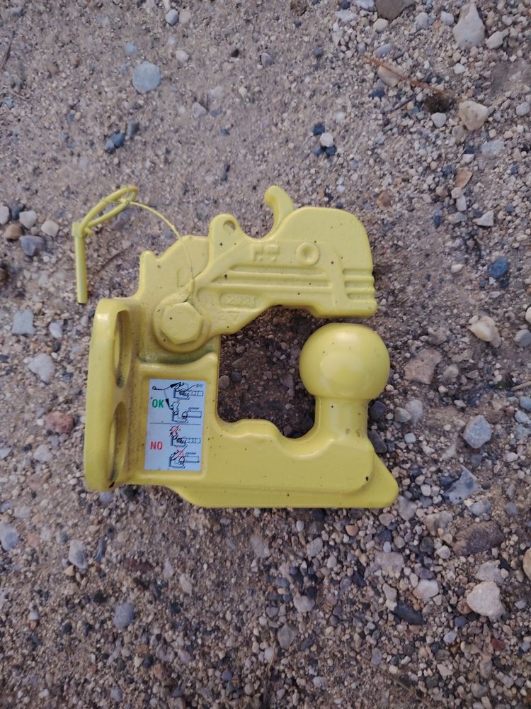 Crochet mixte d'attelage 3.5T 4 trous pommier 0 Saint-Jean-de-Fos (34)