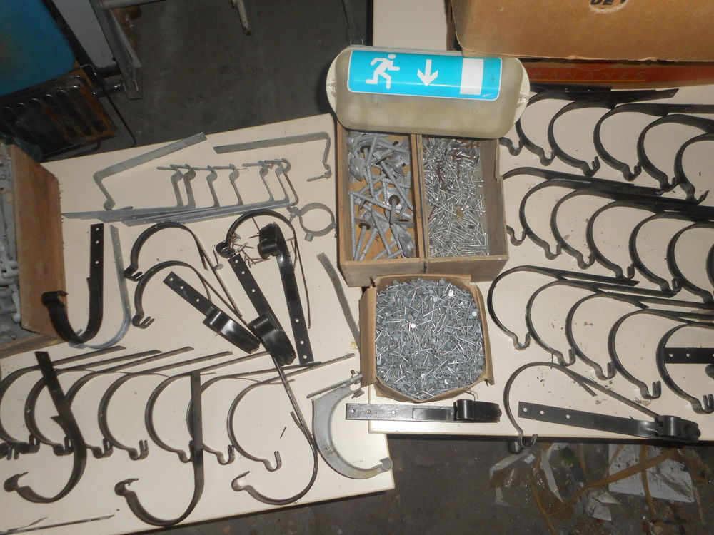 45 crochet nf noir 40 avaloir nf + support de douche faire p 100 Saran (45)