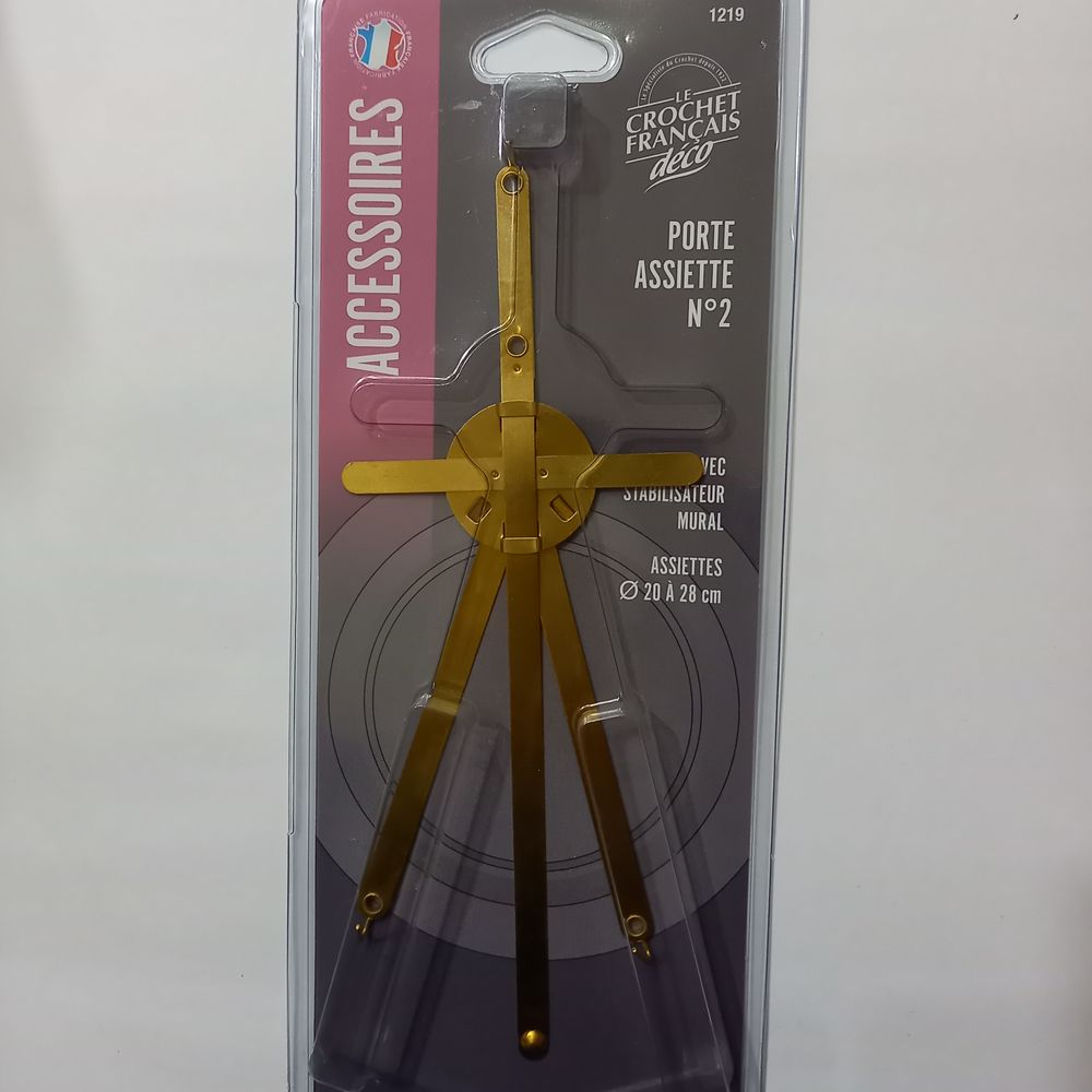Le crochet porte assiette mural  en laiton, made in France 24 Saumur (49)