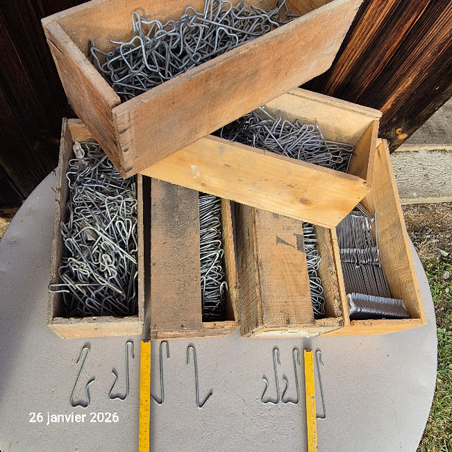 Crochets d'ardoises diff�rents, lot de 6 boites 0 Saumur (49)