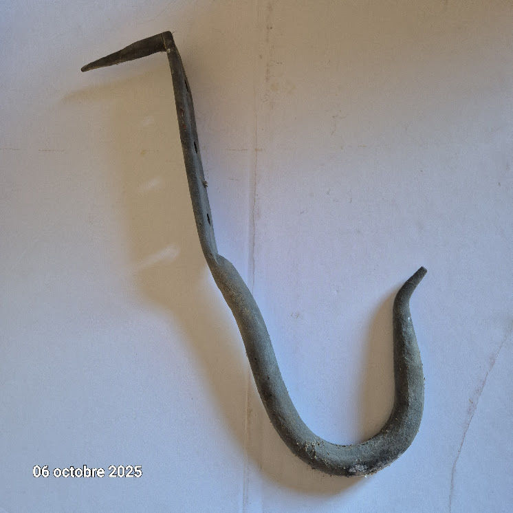Lot de 2 crochets de couvreur pour �chelle de toit en zinc , 28 Saumur (49)