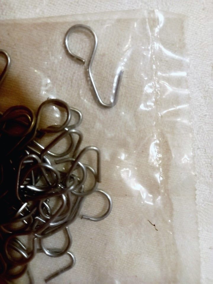 CROCHETS POUR RIDEAUX SIMPLES 3 Villiers (86)