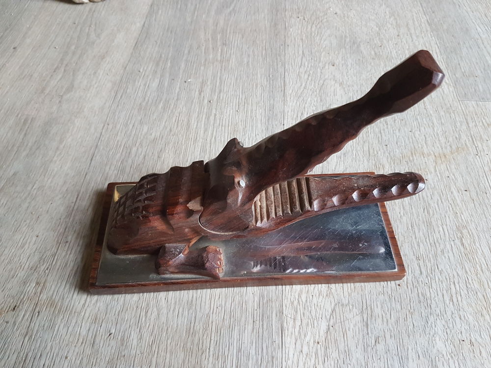 CROCODILE CASSE NOIX TRES RARE 130 Fr�jus (83)