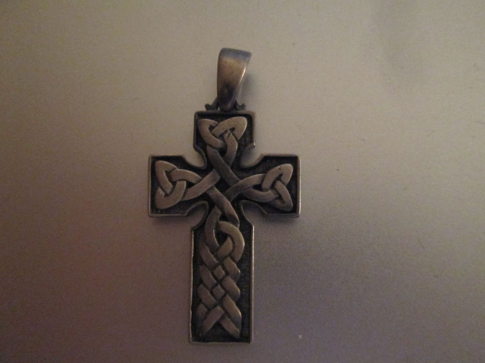 Croix celte pendentif en métal 10 Herblay (95)