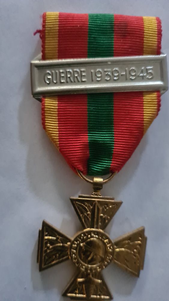 Croix du Combattant Volontaire 1939-1945, bronze dor�, 30 Lucheux (80)