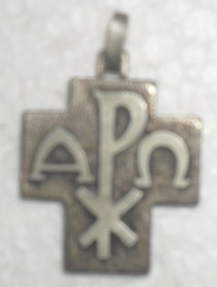 Croix 2,5cm X 2,3cm. Bon �tat. 10 Montreuil (93)