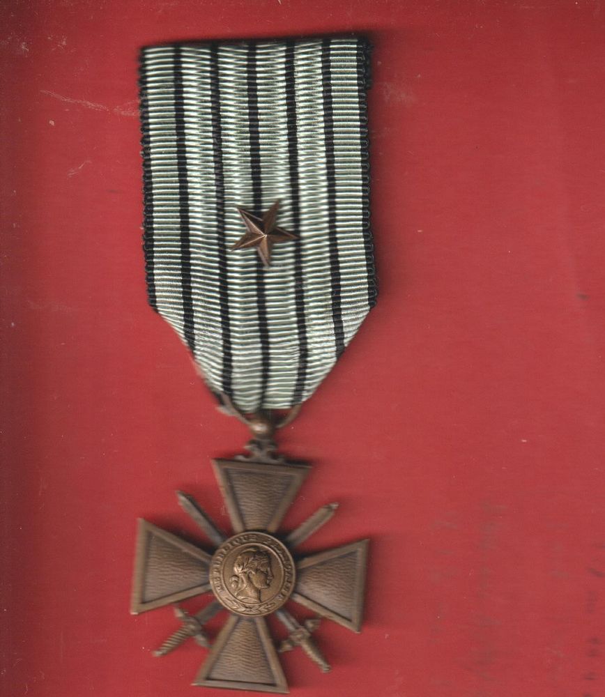 CROIX DE GUERRE 1939 -1940 -M�DAILLE de VICHY. 47 Lucheux (80)