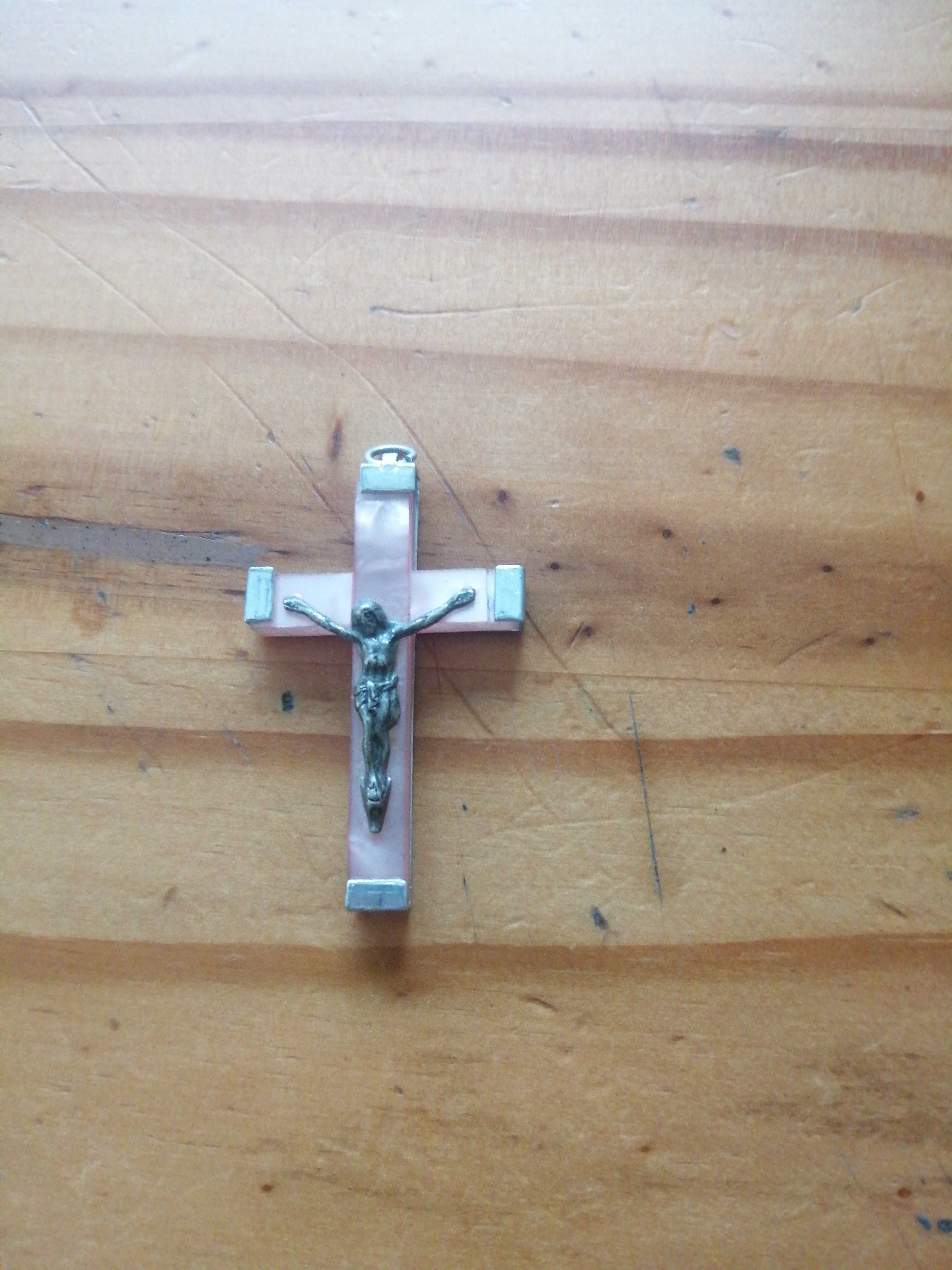 Croix de j�sus rose nacr� 3 Calais (62)