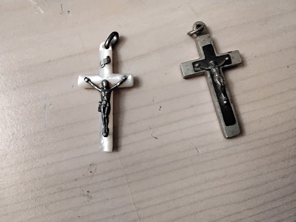 2 croix pendentif 20 Dijon (21)