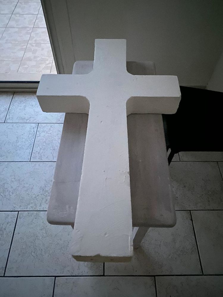 Croix polyester 90 cm de haut 53 cm de large peut etre mis a 20 La Seyne-sur-Mer (83)