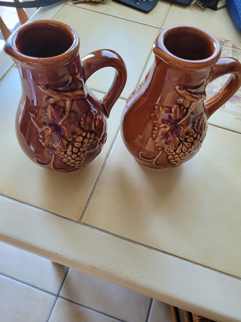 Duo de Cruches en C�ramique Marron Motif Raisin 20 Camon (80)