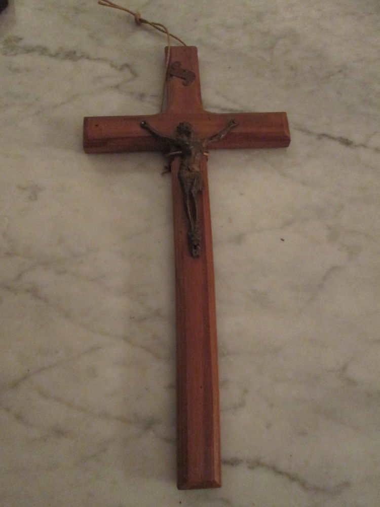 Crucifix en bois avec christ en métal 10 Herblay (95)