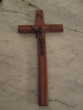 Crucifix en bois avec christ en métal