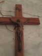 Crucifix en bois avec christ en m&eacute;tal 