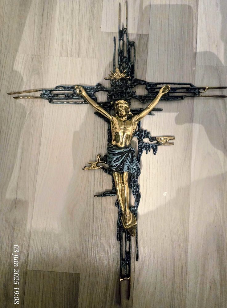 crucifix bronze 500 Crosne (91)