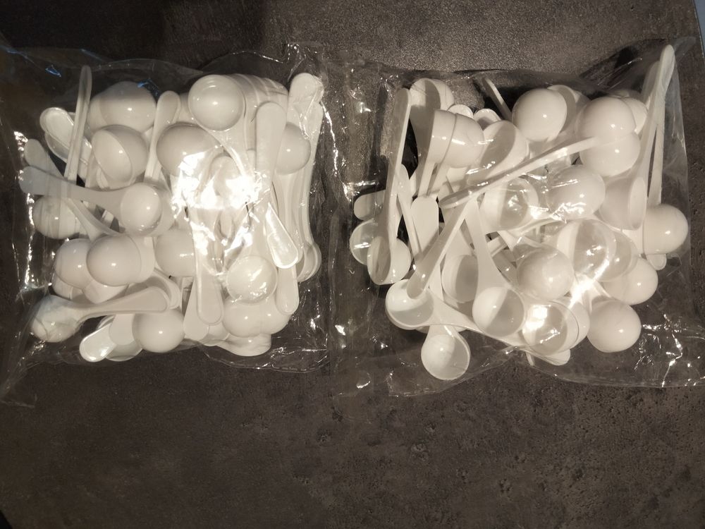  100 cuill�res blanches de 5 ml 15 Vitry-le-Fran�ois (51)