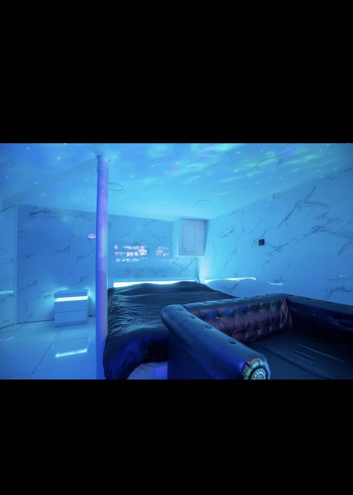 Lit � eau en cuir PU blanc avec LED 140 x 200 cm 700 Paris 11 (75)