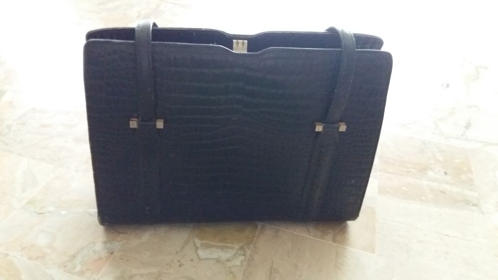sac cuir bon etat noir 80 Lozanne (69)