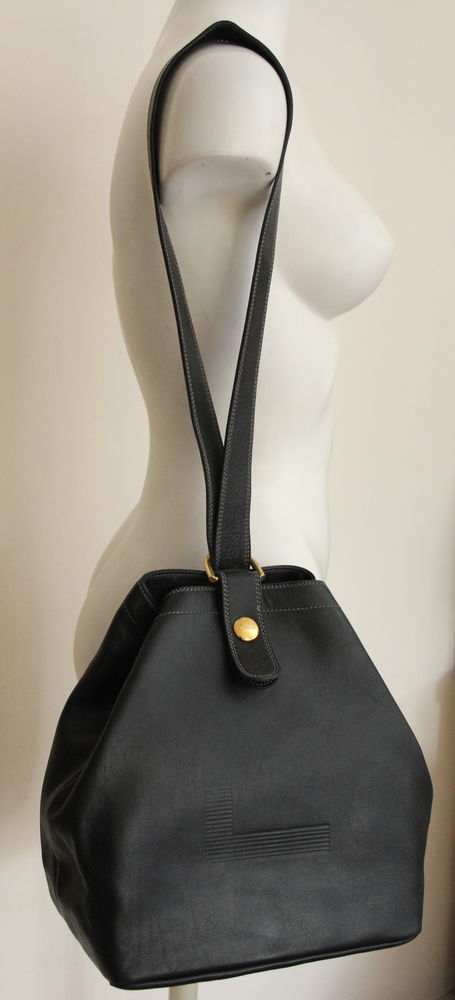 Sac cuir noir LANCEL
140 Issy-les-Moulineaux (92)