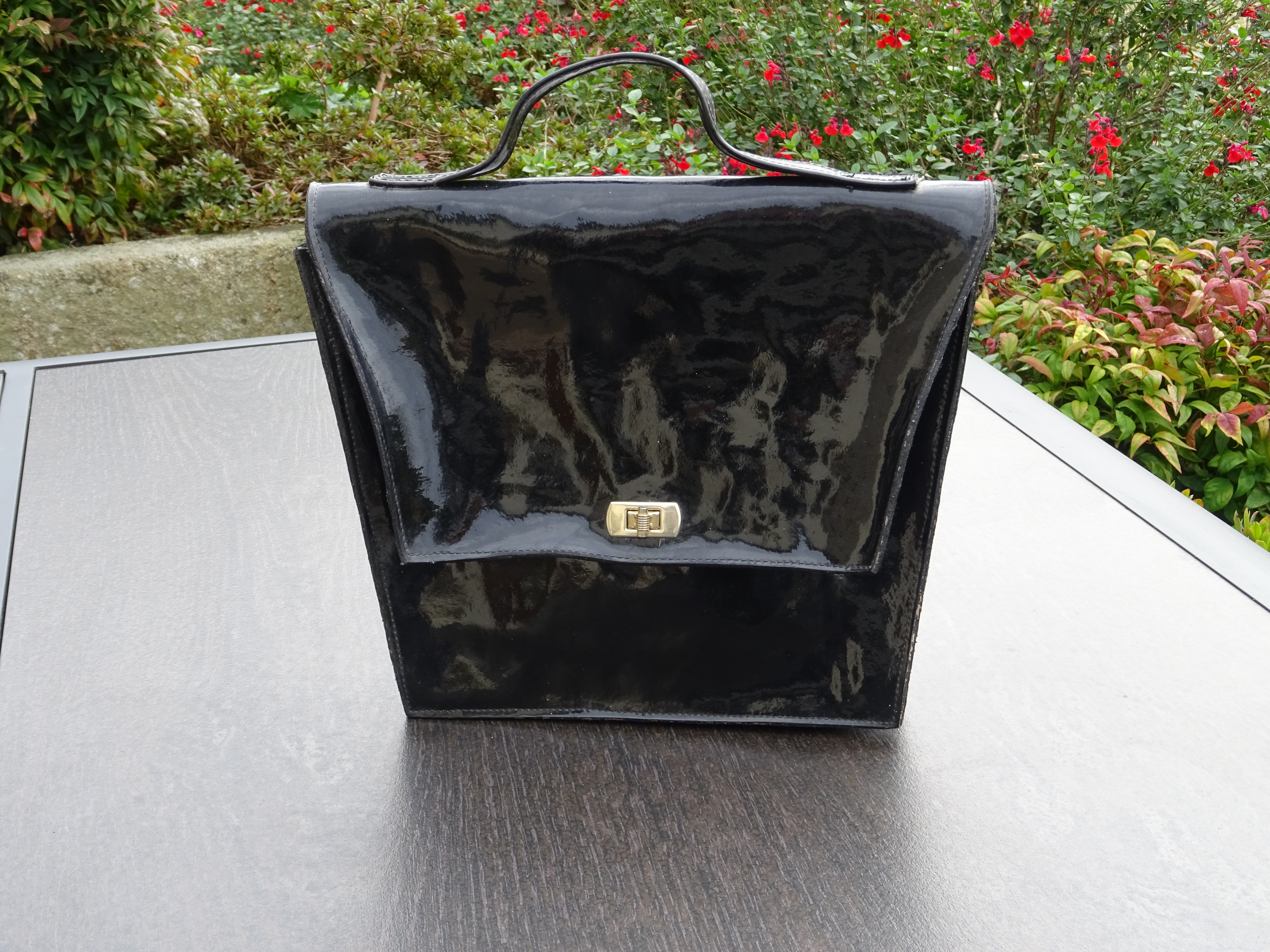 sac en cuir noir verni 5 Le Teilleul (50)