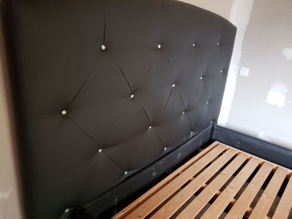 Lit 160 en cuir noir 150 La Bourboule (63)